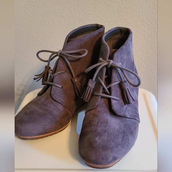 Dr Scholls 8W gray suede ankle bootie wedges - Picture 3 of 7